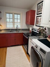 300 Chestnut Hill Rd in Ridgefield, CT - Foto de edificio - Building Photo