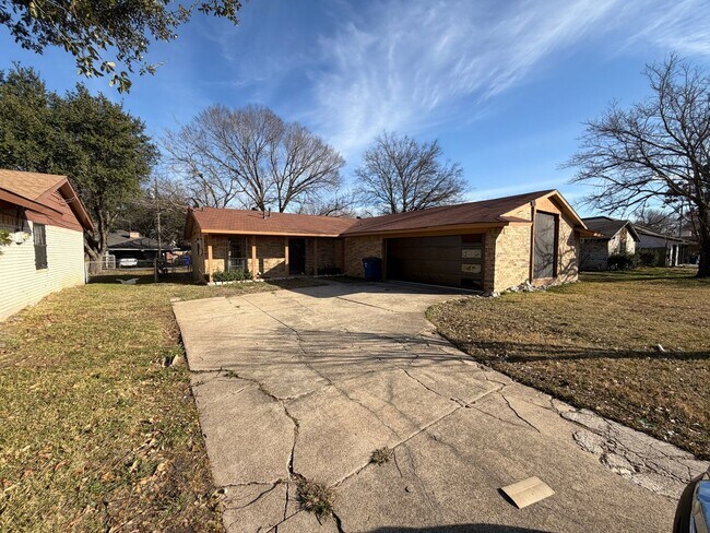 2722 N St Augustine Rd in Dallas, TX - Building Photo - Building Photo