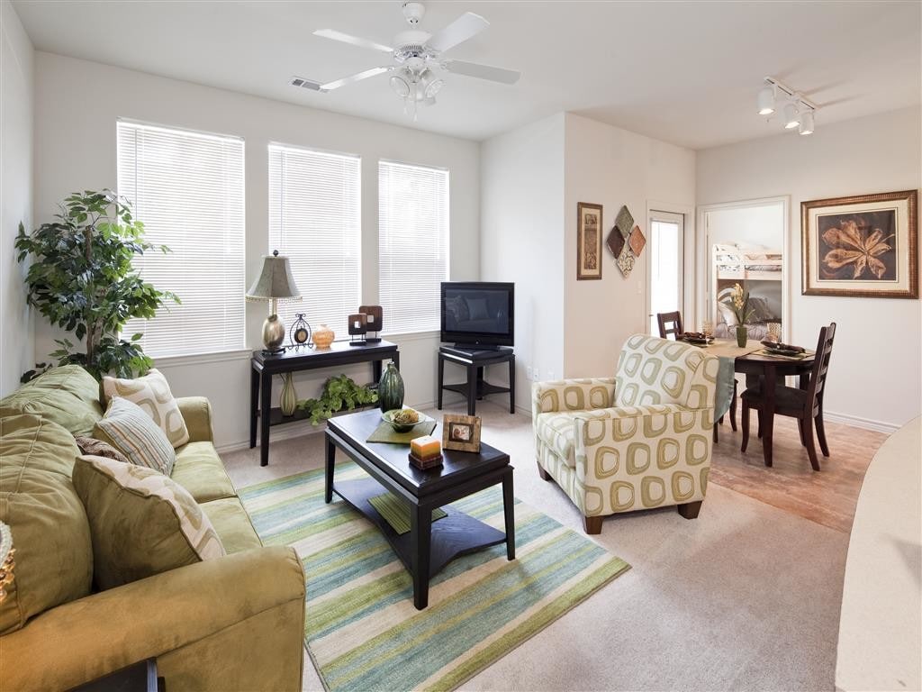 Encino Pointe Apartments in San Marcos, TX