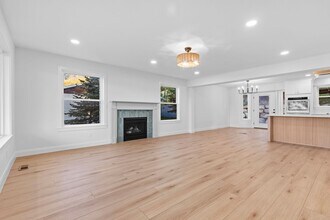 2460 Dimple Dell Rd in Sandy, UT - Building Photo - Building Photo