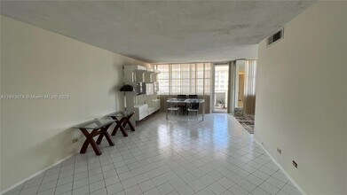 250 174th St, Unit 2106 in Sunny Isles Beach, FL - Building Photo - Building Photo
