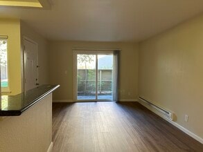 37377 Sequoia Rd, Unit Baywood Villas Studio in Fremont, CA - Foto de edificio - Building Photo