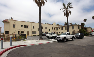 Edgewater Beach Motel in Long Beach, CA - Building Photo - Building Photo