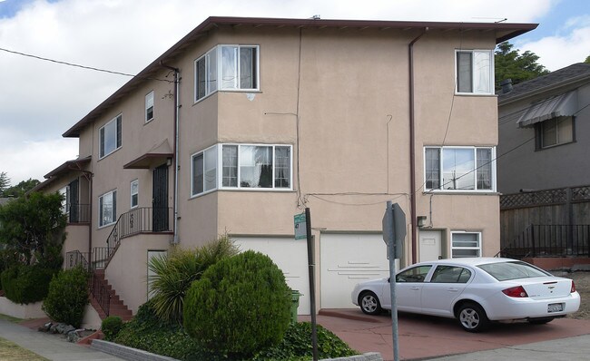 4838 Brookdale Ave in Oakland, CA - Foto de edificio - Building Photo