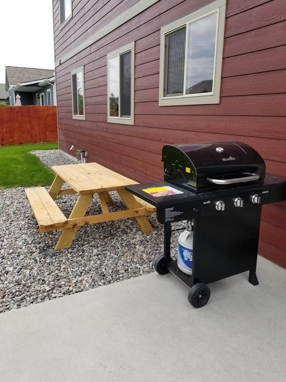 113 Forest Grove Lane in Bozeman, MT - Foto de edificio - Building Photo