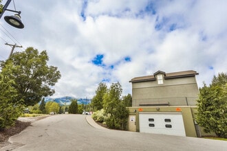 1639 McDonald Ave in Fernie, BC - Building Photo - Building Photo