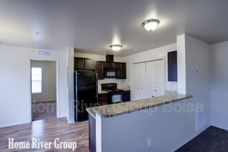 11140 W Brassy Cove Loop in Nampa, ID - Building Photo - Building Photo