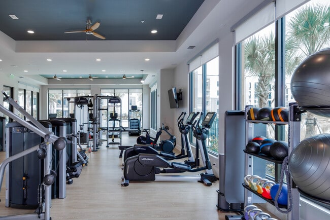 Mark Lane in Naples, FL - Foto de edificio - Building Photo