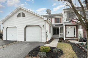 57 Nottingham Dr in Mechanicsburg, PA - Building Photo