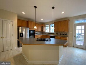 8829 Blue Royale Ln in Fairfax, VA - Building Photo - Building Photo