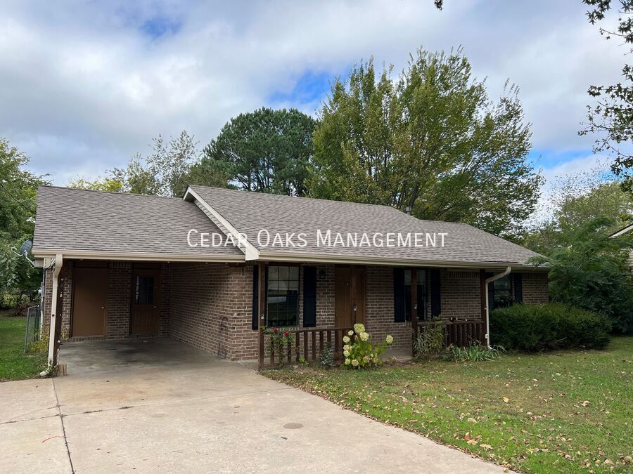 300 S Ozark St in Prairie Grove, AR - Building Photo