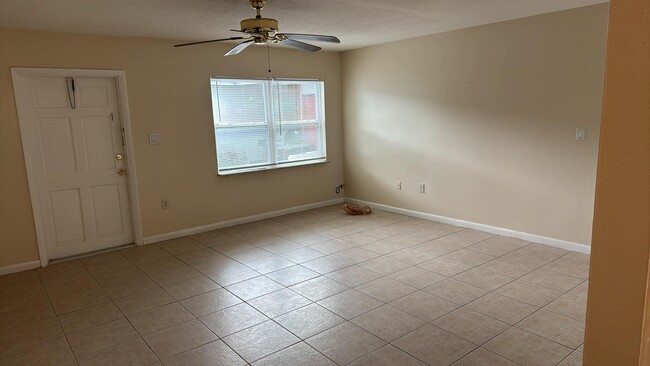 507 Mayflower Ln, Unit Apt B in Fort Pierce, FL - Building Photo - Building Photo