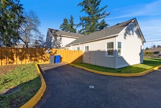 2811 SE 125th Ave in Portland, OR - Building Photo - Building Photo