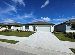 10861 Firebush Cir in North Fort Myers, FL - Foto de edificio - Building Photo