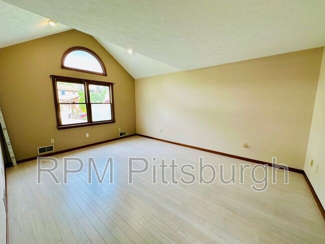 117 Pauline Dr in Monroeville, PA - Building Photo - Building Photo