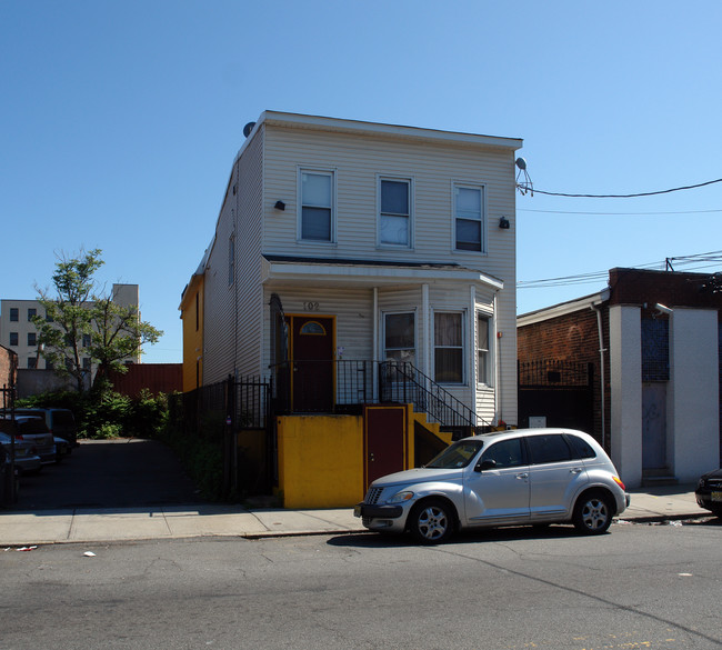 102 S South St in Newark, NJ - Building Photo - Building Photo