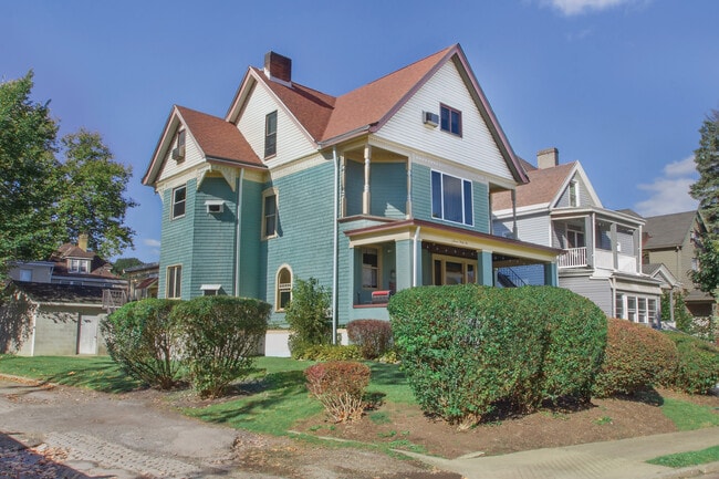 732 Savannah Ave, Unit 1