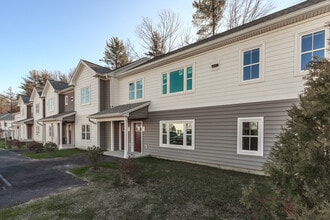 Woodland Village in Goffstown, NH - Building Photo - Building Photo