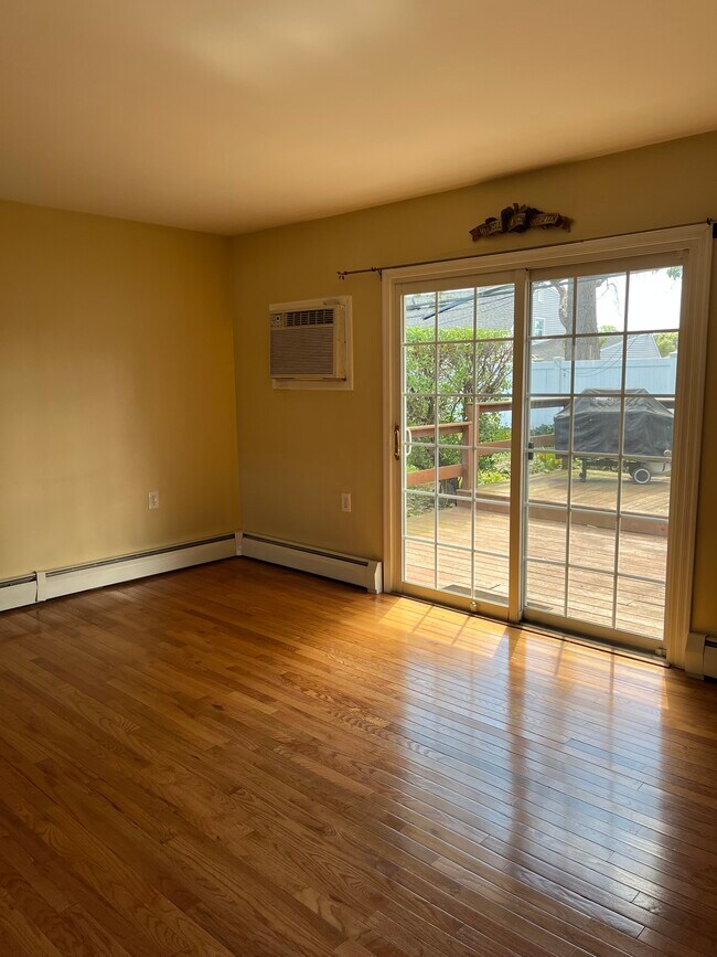 26 Cutter Ln Rentals in Levittown, NY