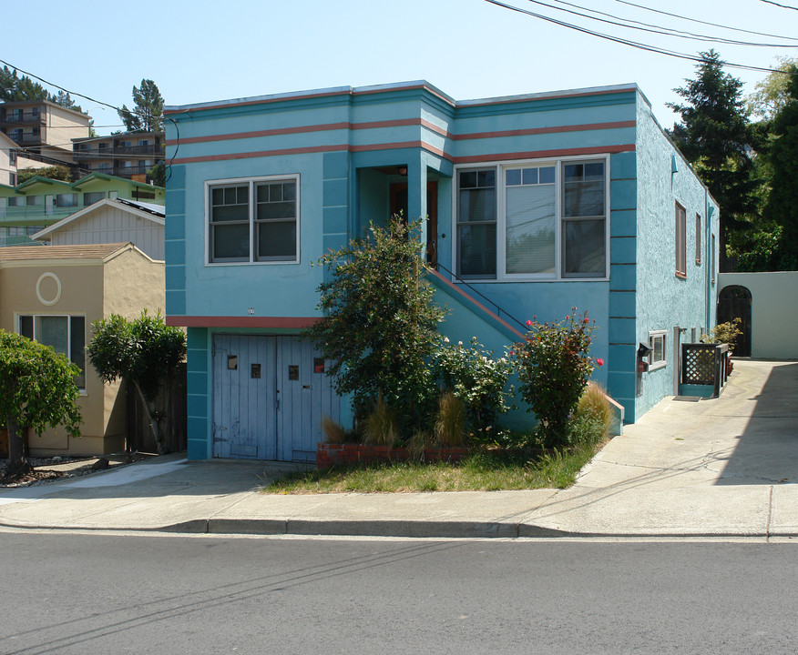 27 Glen Park Way in Brisbane, CA - Building Photo