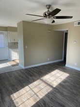 391 N 1st St in New Haven, KY - Building Photo - Building Photo