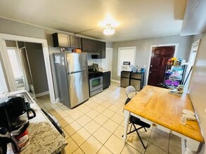 122 Murray St, Unit First Floor in Binghamton, NY - Foto de edificio - Building Photo