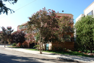 Valleyheart Drive Apartments in Studio City, CA - Building Photo - Building Photo