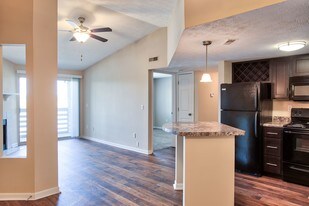 Keeneland Crest Apartments in Indianapolis, IN - Building Photo