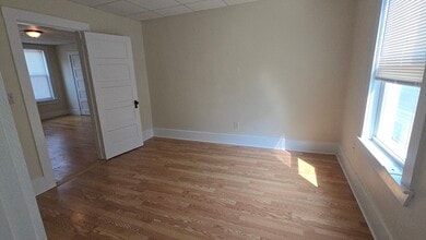 23 W Boylston Dr in Worcester, MA - Foto de edificio - Building Photo