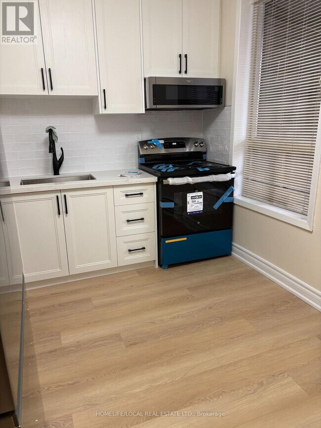 614 Bloor St W in Toronto, ON - Building Photo - Building Photo