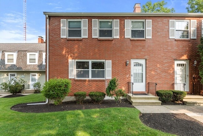 33 Saco St in Newton, MA - Building Photo - Building Photo