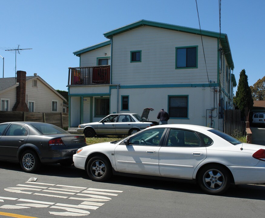 1221 Beacon Ave in San Mateo, CA - Building Photo