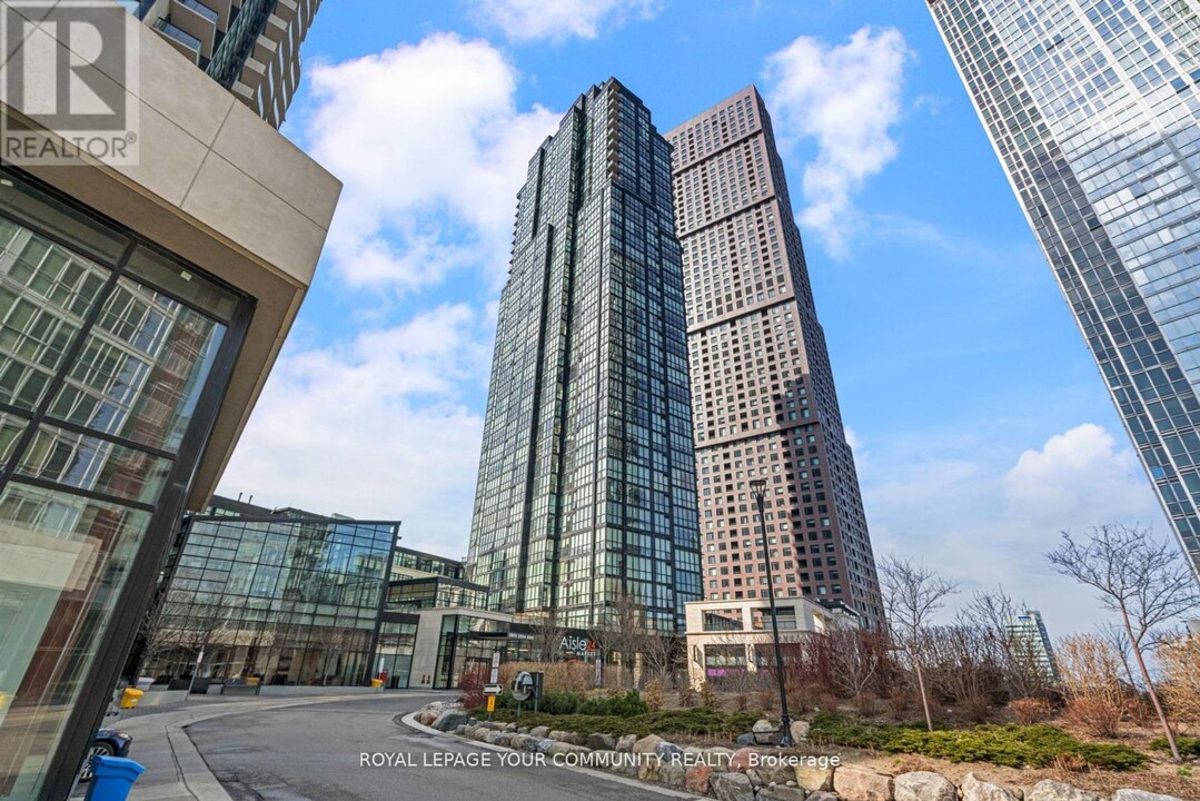 2910-2910 Hwy 7 in Vaughan, ON - Building Photo