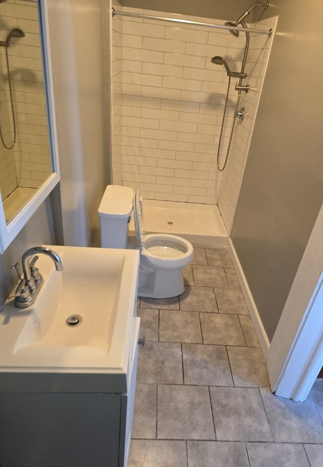 1177 North Ave, Unit 3rd Floor in Bridgeport, CT - Building Photo - Building Photo