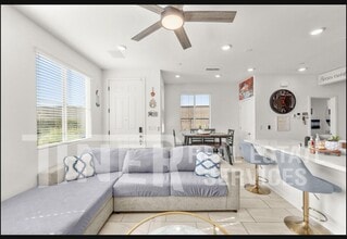 5301 E Commerce Way in Sacramento, CA - Building Photo - Building Photo