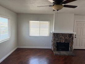 561 Spring Rd, Unit 44 in Moorpark, CA - Building Photo