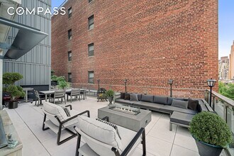 301 E 50th St in New York, NY - Building Photo - Building Photo