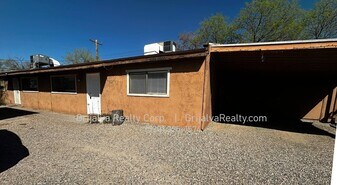 2020 N Madelyn Ave in Tucson, AZ - Building Photo