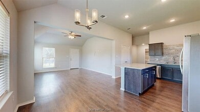 803 Meadow Brook Dr in Caldwell, TX - Building Photo - Building Photo