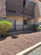 5021 River Glen Dr in Las Vegas, NV - Building Photo - Building Photo