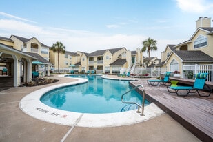 Broadwater in Galveston, TX - Building Photo