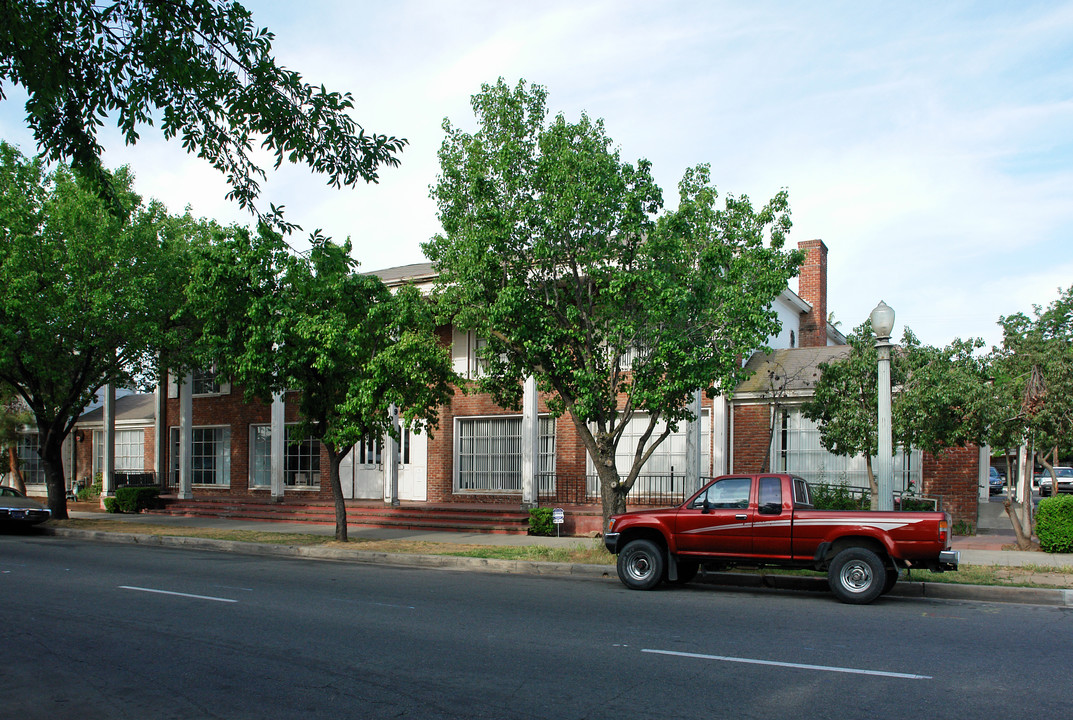 142-160 N Fulton St in Fresno, CA - Building Photo