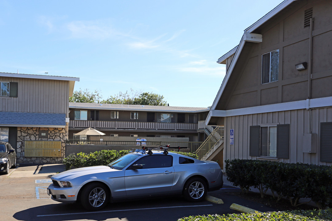 Parkway Drive Apartments in La Mesa, CA - Building Photo