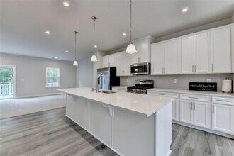 933 Woods Chapel Rd in Sugar Hill, GA - Building Photo - Building Photo