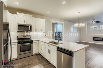 3333 SE Oakmeade Ave in Hillsboro, OR - Building Photo - Building Photo