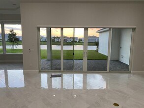 4685 Estates Cir in Westlake, FL - Foto de edificio - Building Photo