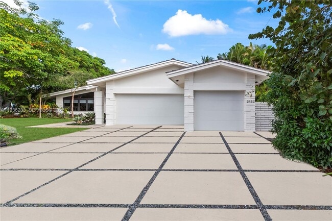 2132 Middle River Dr in Fort Lauderdale, FL - Building Photo - Building Photo