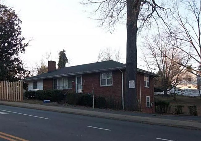 1521 Cherry Ave