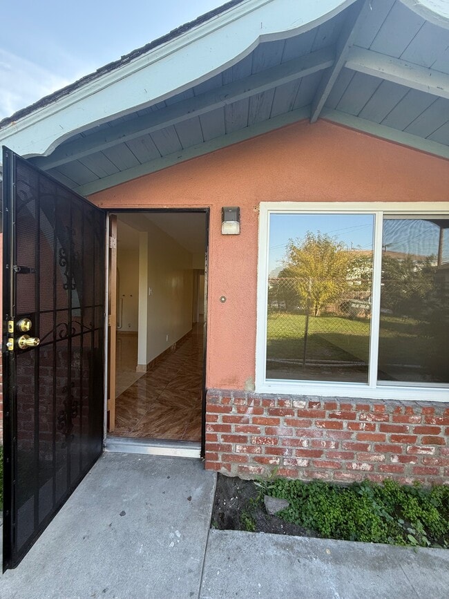 7130 Newell St, Unit B