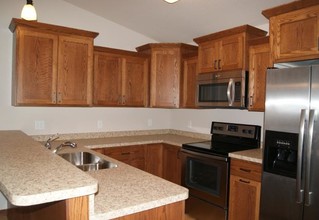 Bakken Twinhomes in Minot, ND - Building Photo - Building Photo